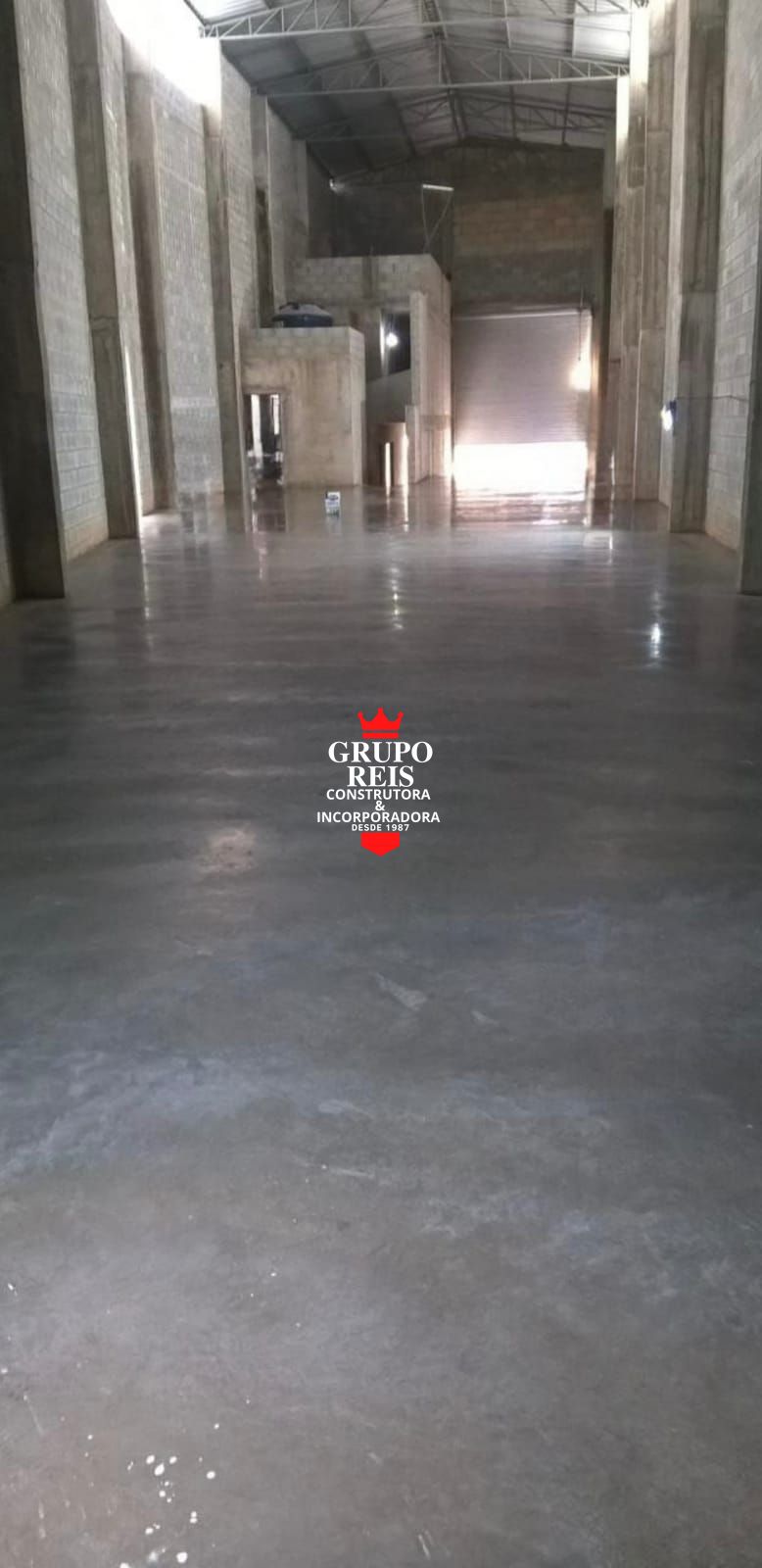 Galpão com acabamento premium e logística perfeita r42