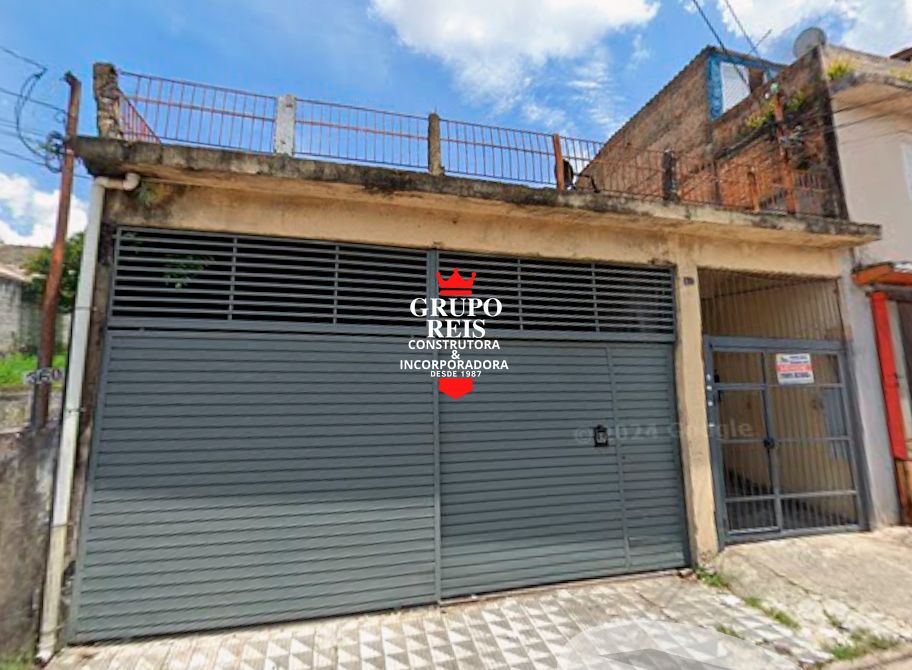 Terreno com 5 casas e galpão 600m² por apenas R$ 750 mil