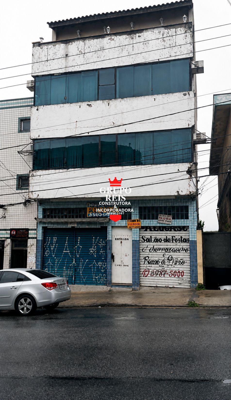Prédio comercial com 5 andares e salão de festas na cobertur