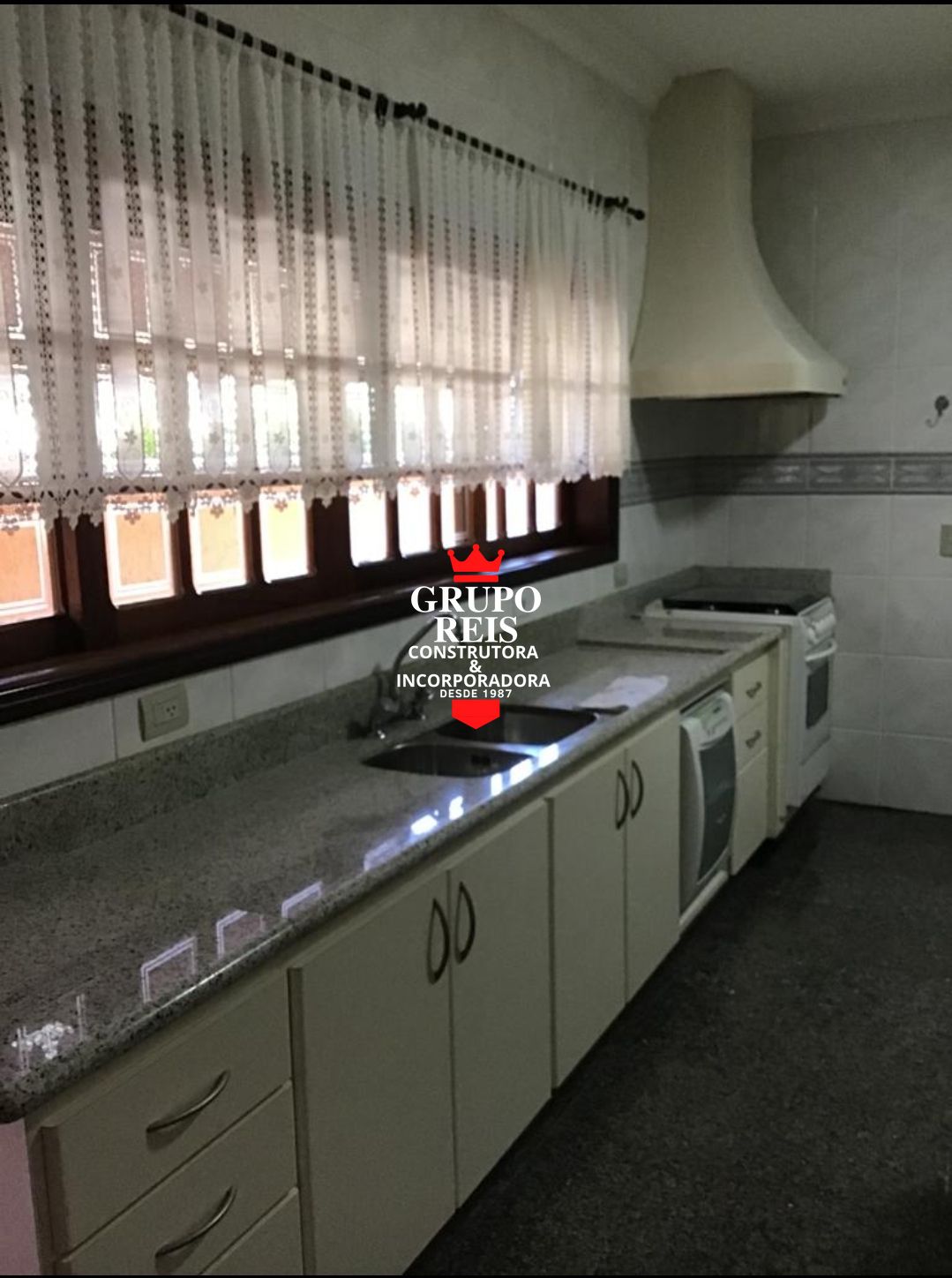 Casa em condomnio  venda  no Jardim das Cerejeiras - Aruj, SP. Imveis