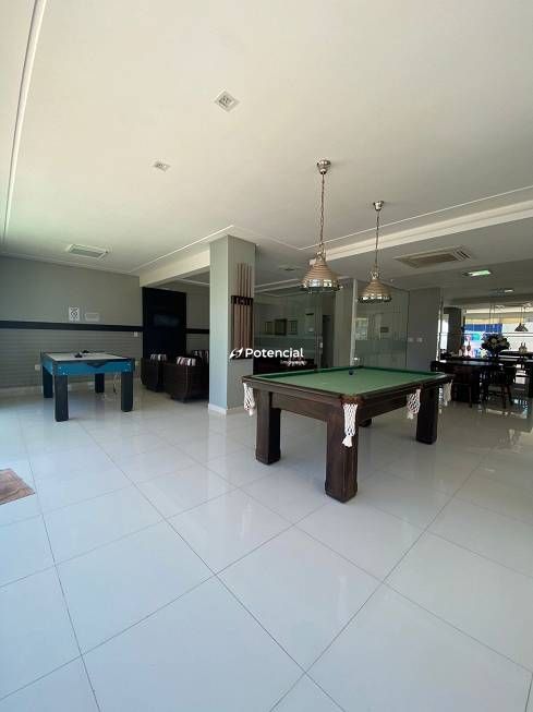 Sala de jogos com mesa de snooker e pebolim  Mount Everest Residencial
