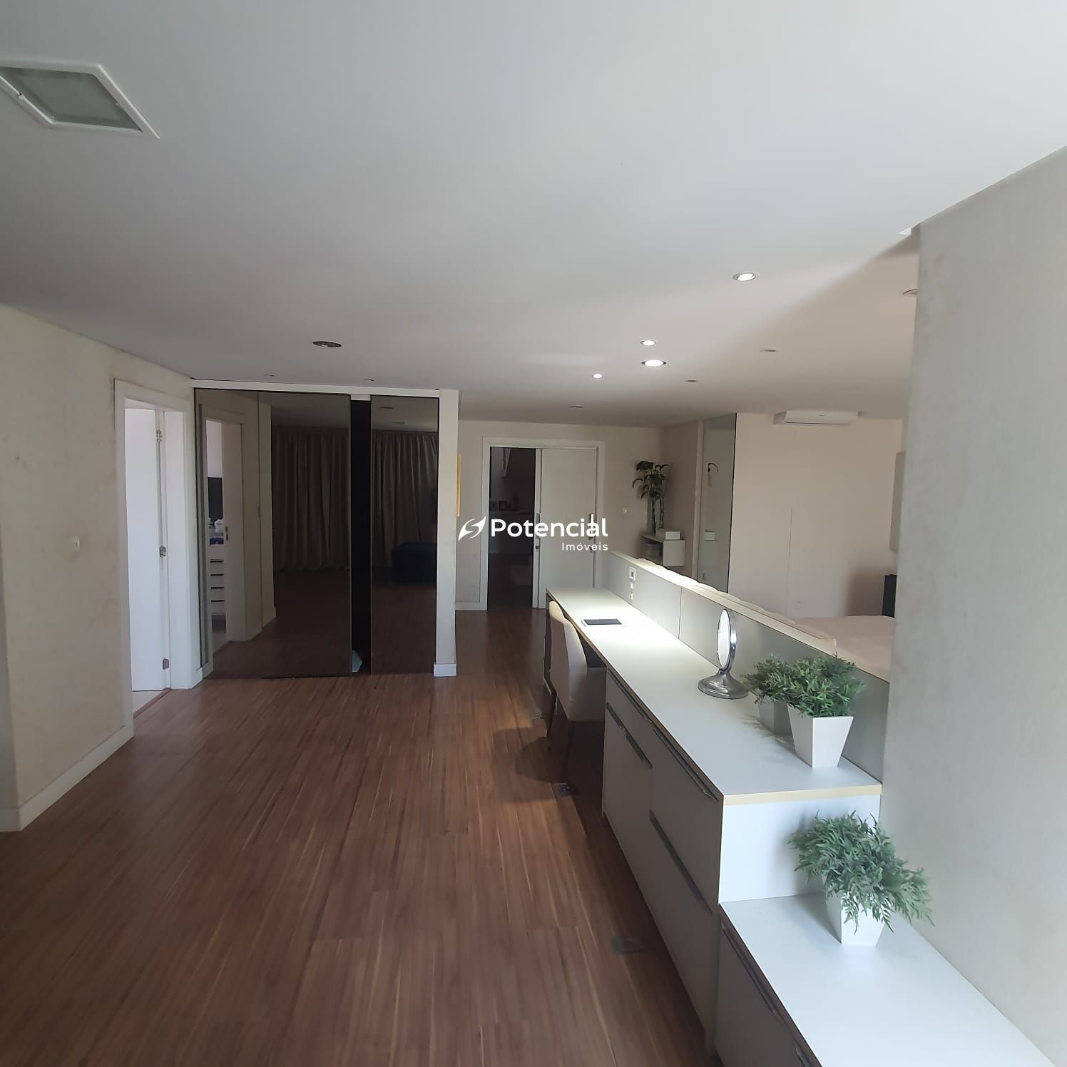 Imagem de COBERTURA DUPLEX NO RESIDENCIAL CANDIDO PORTINARI MEIA PRAIA - ITAPEMA/SC Imagem de COBERTURA DUPLEX NO RESIDENCIAL CANDIDO PORTINARI MEIA PRAIA - ITAPEMA/SC