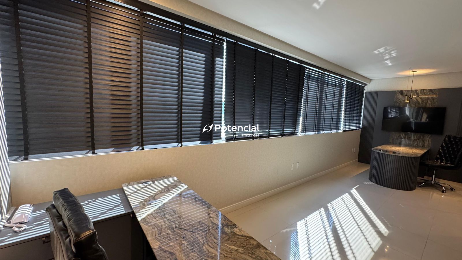 Imagem de Sala Comercial | 1 vaga de garagem | Meia Praia - Itapema Imagem de Sala Comercial | 1 vaga de garagem | Meia Praia - Itapema