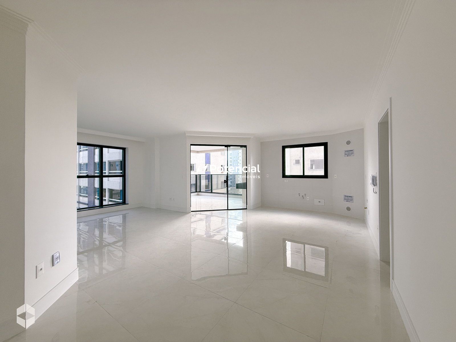 Imagem de Berilo Residence | 3 suítes | Meia Praia - Itapema Imagem de Berilo Residence | 3 suítes | Meia Praia - Itapema