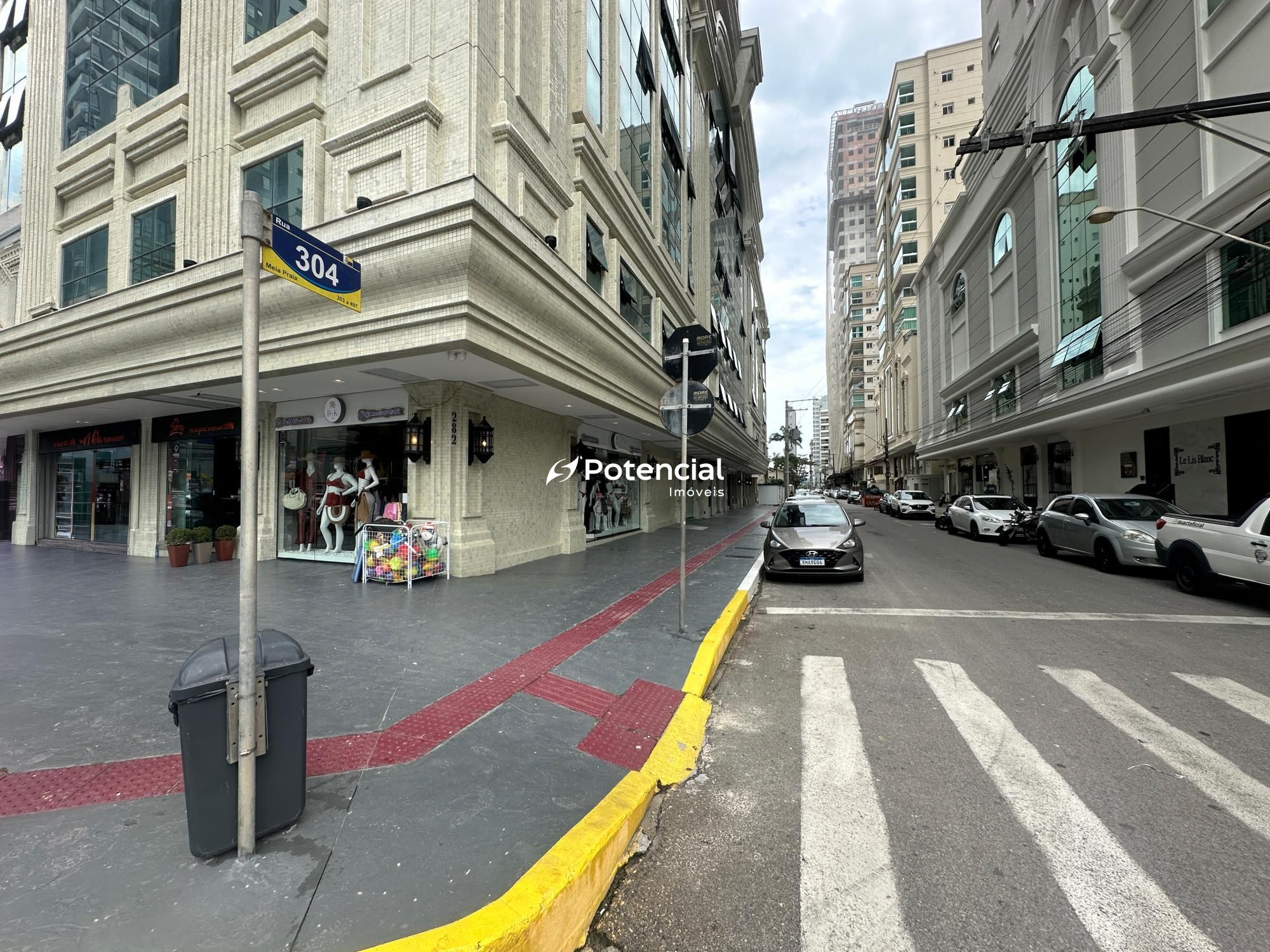 Imagem de Palácio Triunfo | Sala Comercial | Meia Praia - Itapema Imagem de Palácio Triunfo | Sala Comercial | Meia Praia - Itapema