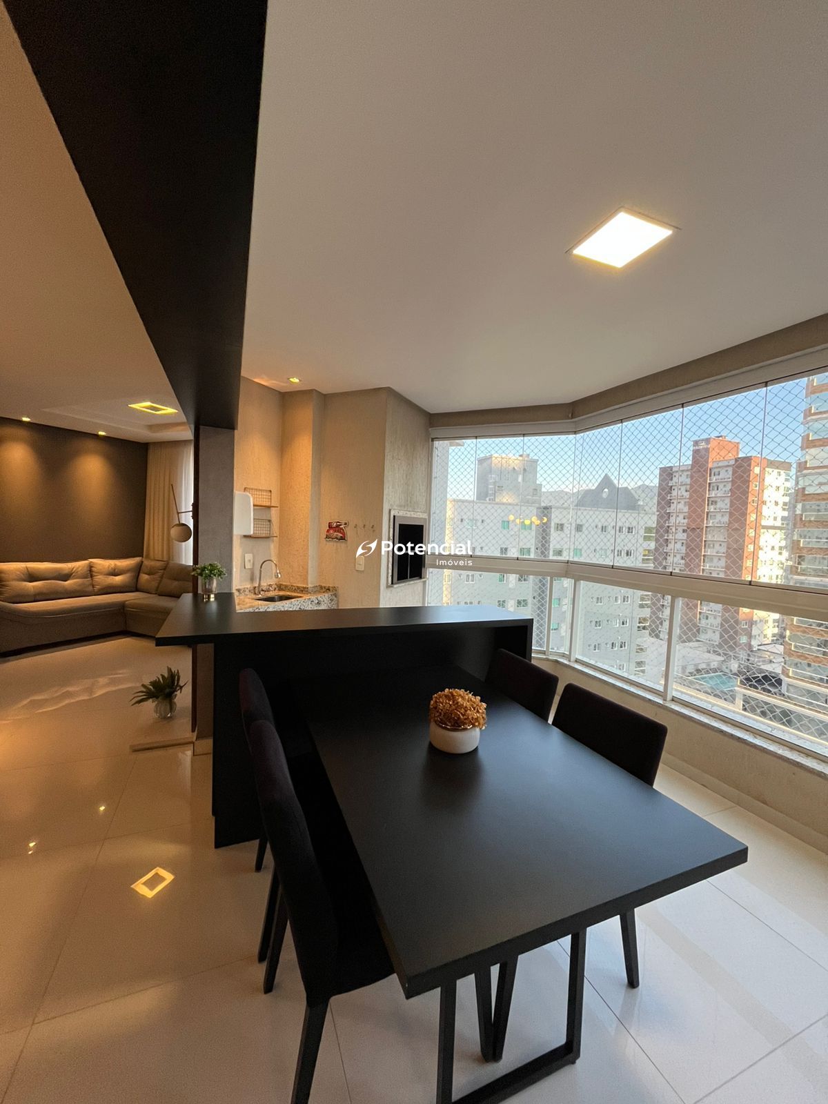 Imagem de Ocean Breeze | 3 suítes | Meia Praia - Itapema Imagem de Ocean Breeze | 3 suítes | Meia Praia - Itapema