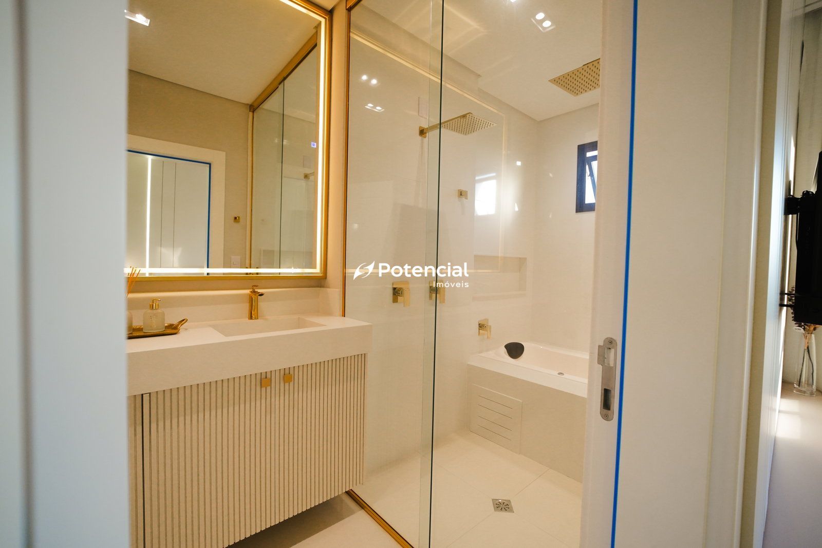 Imagem de Paramount Tower | 4 Suítes | Meia Praia - Itapema Imagem de Paramount Tower | 4 Suítes | Meia Praia - Itapema