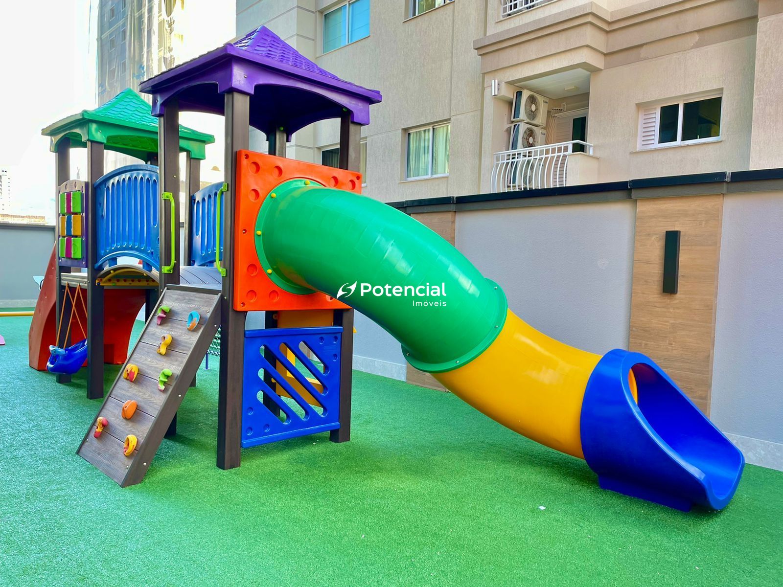 Playground kids com escorregador l Copenhagen Residence
