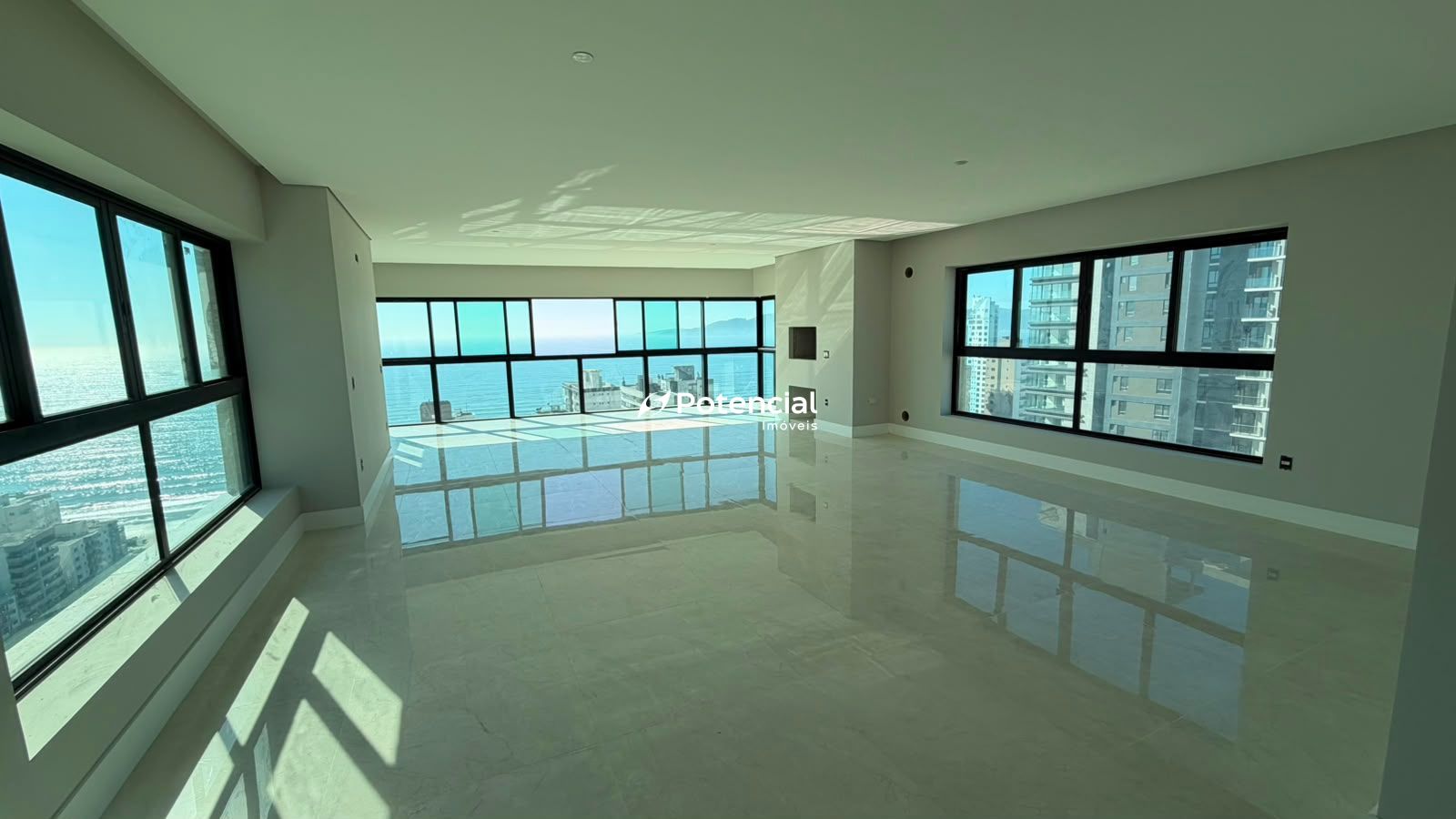 Imagem de Palácio Triunfo | 4 suítes | Meia Praia - Itapema Imagem de Palácio Triunfo | 4 suítes | Meia Praia - Itapema