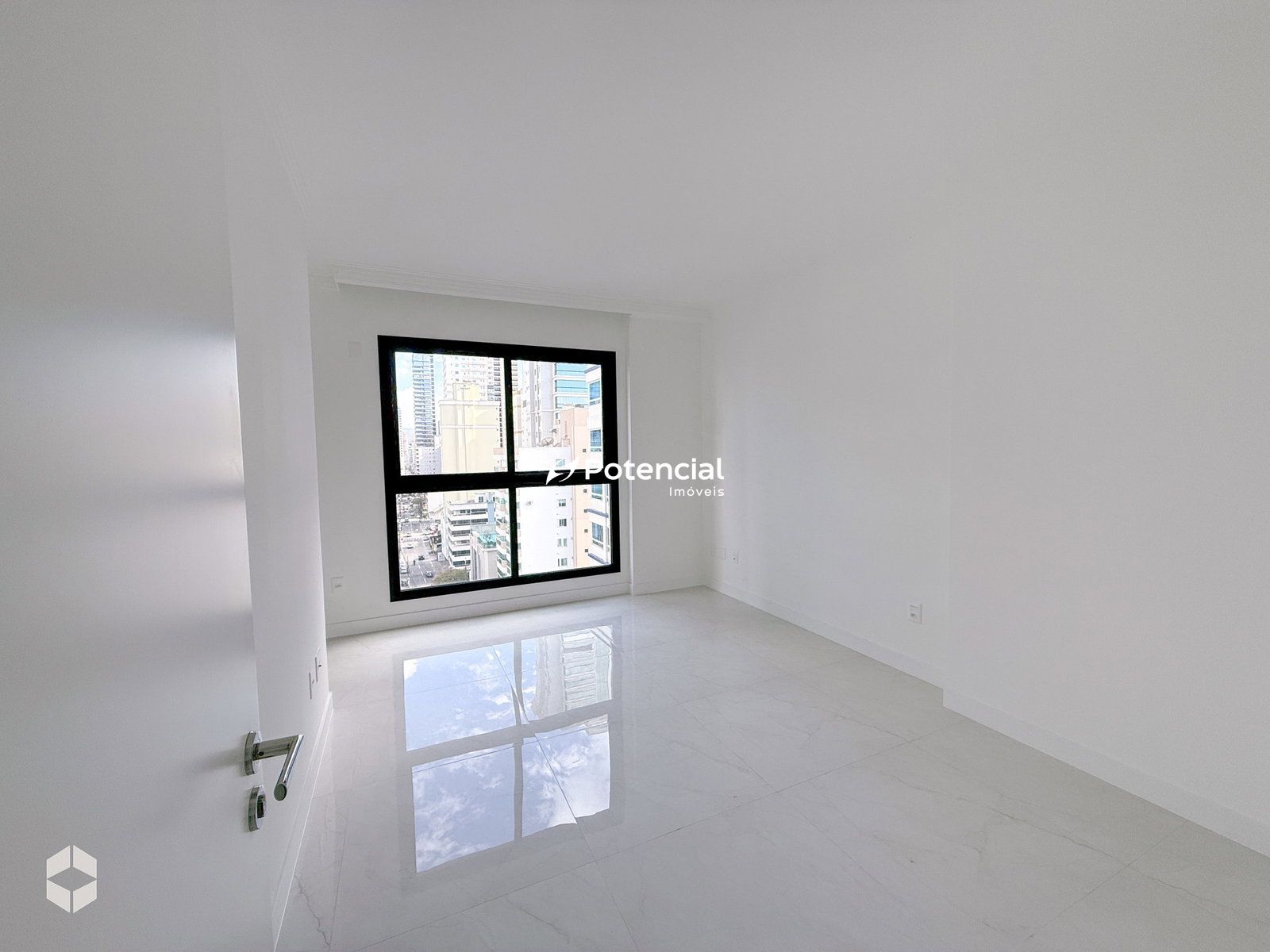 Imagem de Berilo Residence | 3 suítes | Meia Praia - Itapema Imagem de Berilo Residence | 3 suítes | Meia Praia - Itapema