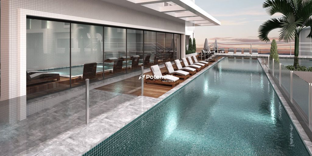Deck com espreguiçadeiras para atender a parte da piscina l Residencial Times Square