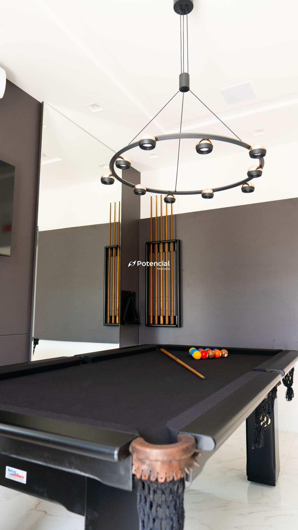Sala de jogos com mesa de snooker l San Blas Exclusive Home