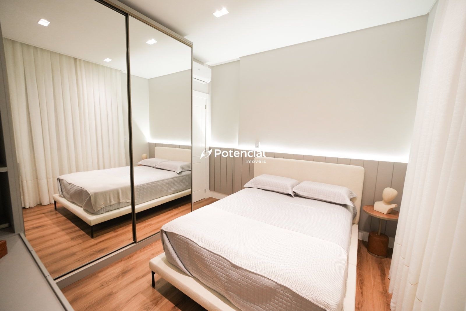 Imagem de Paramount Tower | 4 Suítes | Meia Praia - Itapema Imagem de Paramount Tower | 4 Suítes | Meia Praia - Itapema