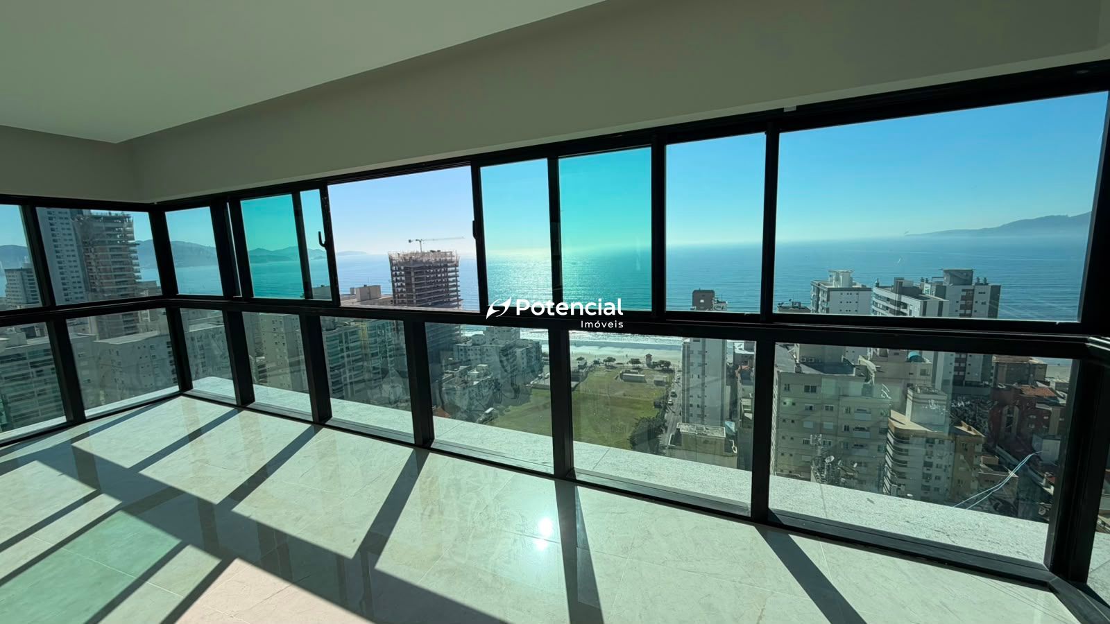 Imagem de Palácio Triunfo | 4 suítes | Meia Praia - Itapema Imagem de Palácio Triunfo | 4 suítes | Meia Praia - Itapema