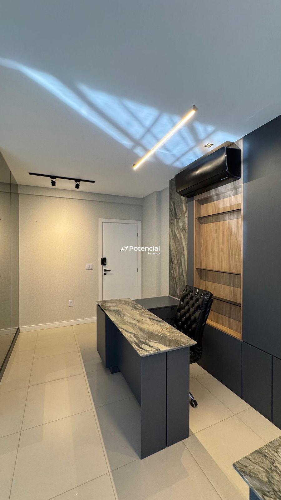 Imagem de Sala Comercial | 1 vaga de garagem | Meia Praia - Itapema Imagem de Sala Comercial | 1 vaga de garagem | Meia Praia - Itapema