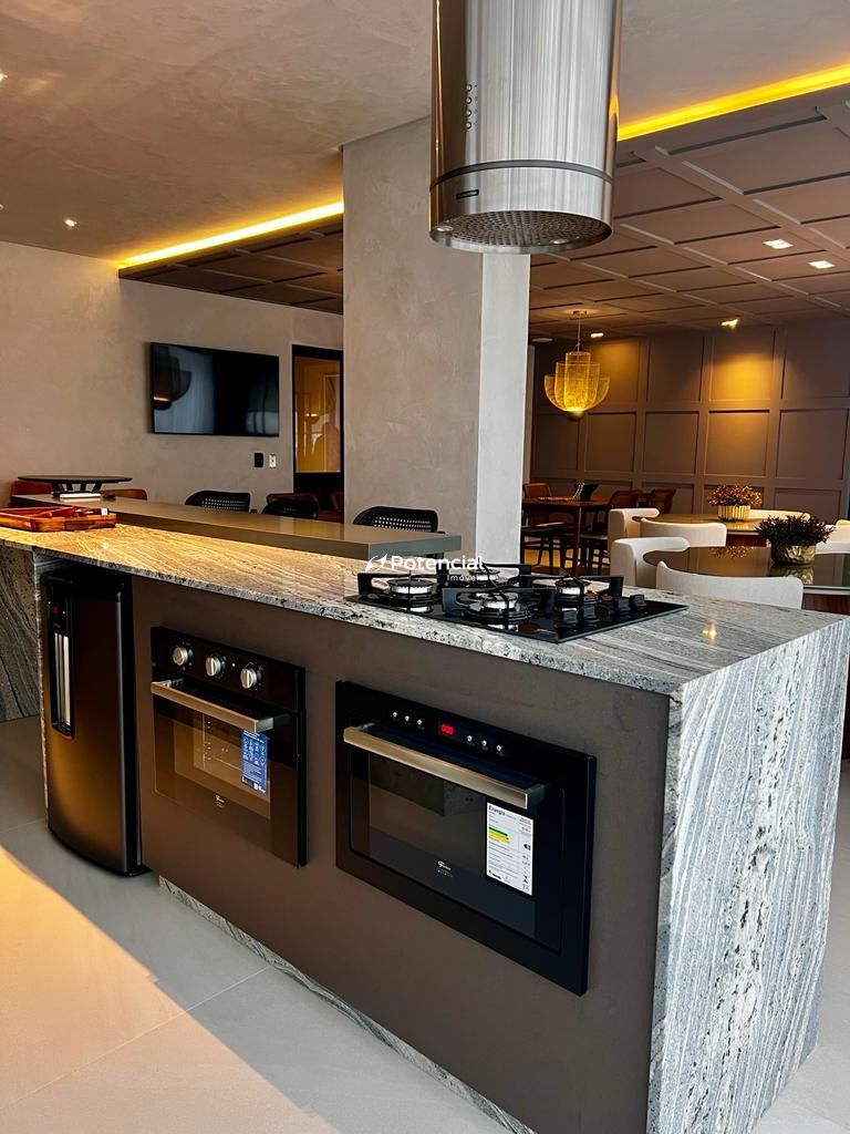 Cozinha do salão de festas com fogão, cervejeira e forno l Blue Diamond Residence
