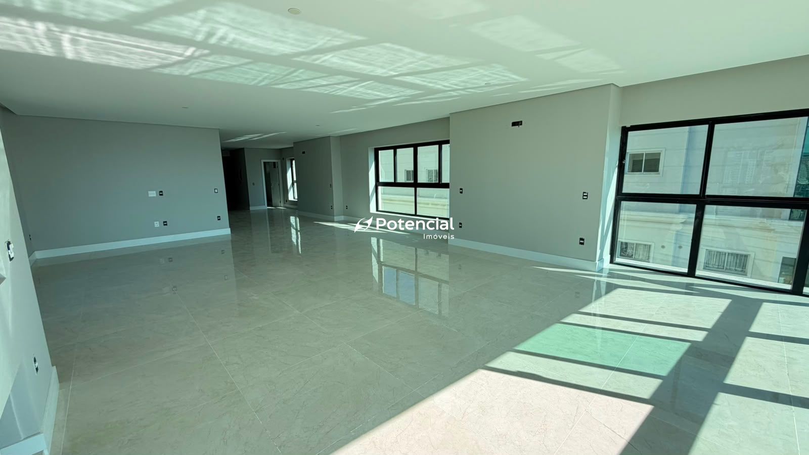 Imagem de Palácio Triunfo | 4 suítes | Meia Praia - Itapema Imagem de Palácio Triunfo | 4 suítes | Meia Praia - Itapema