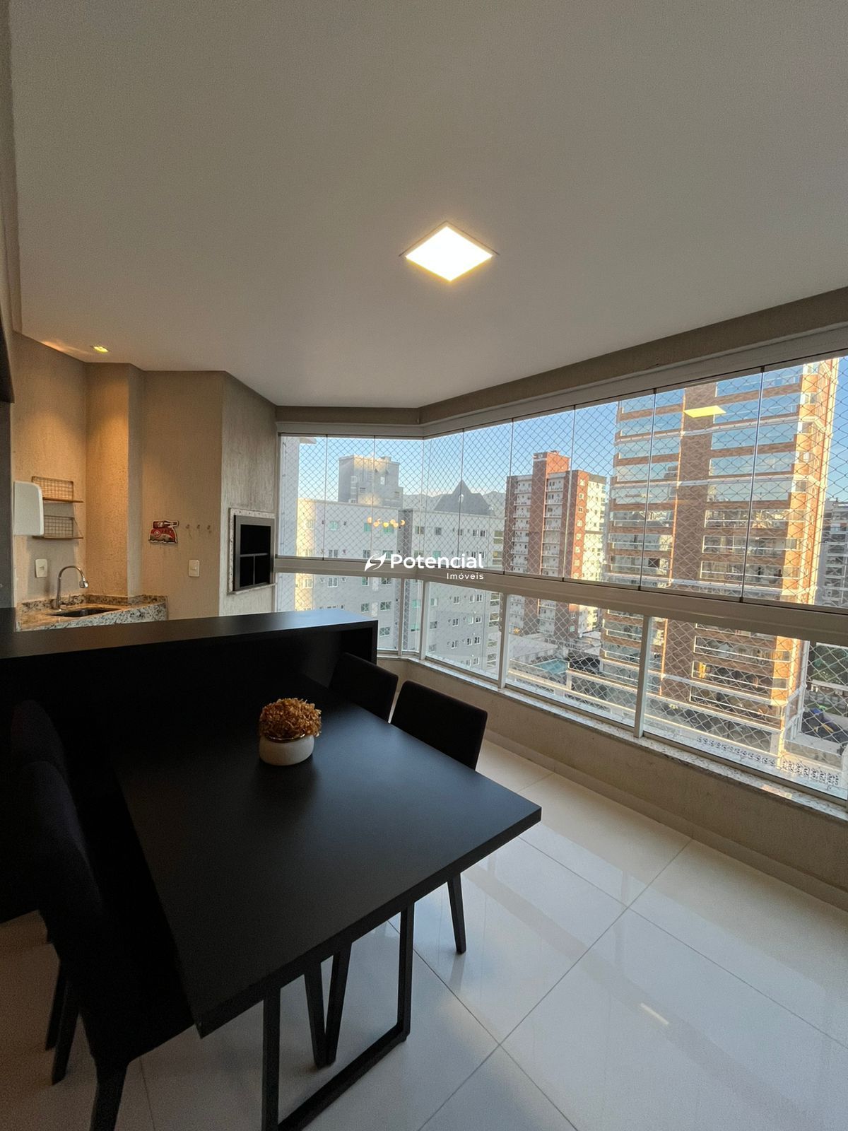 Imagem de Ocean Breeze | 3 suítes | Meia Praia - Itapema Imagem de Ocean Breeze | 3 suítes | Meia Praia - Itapema