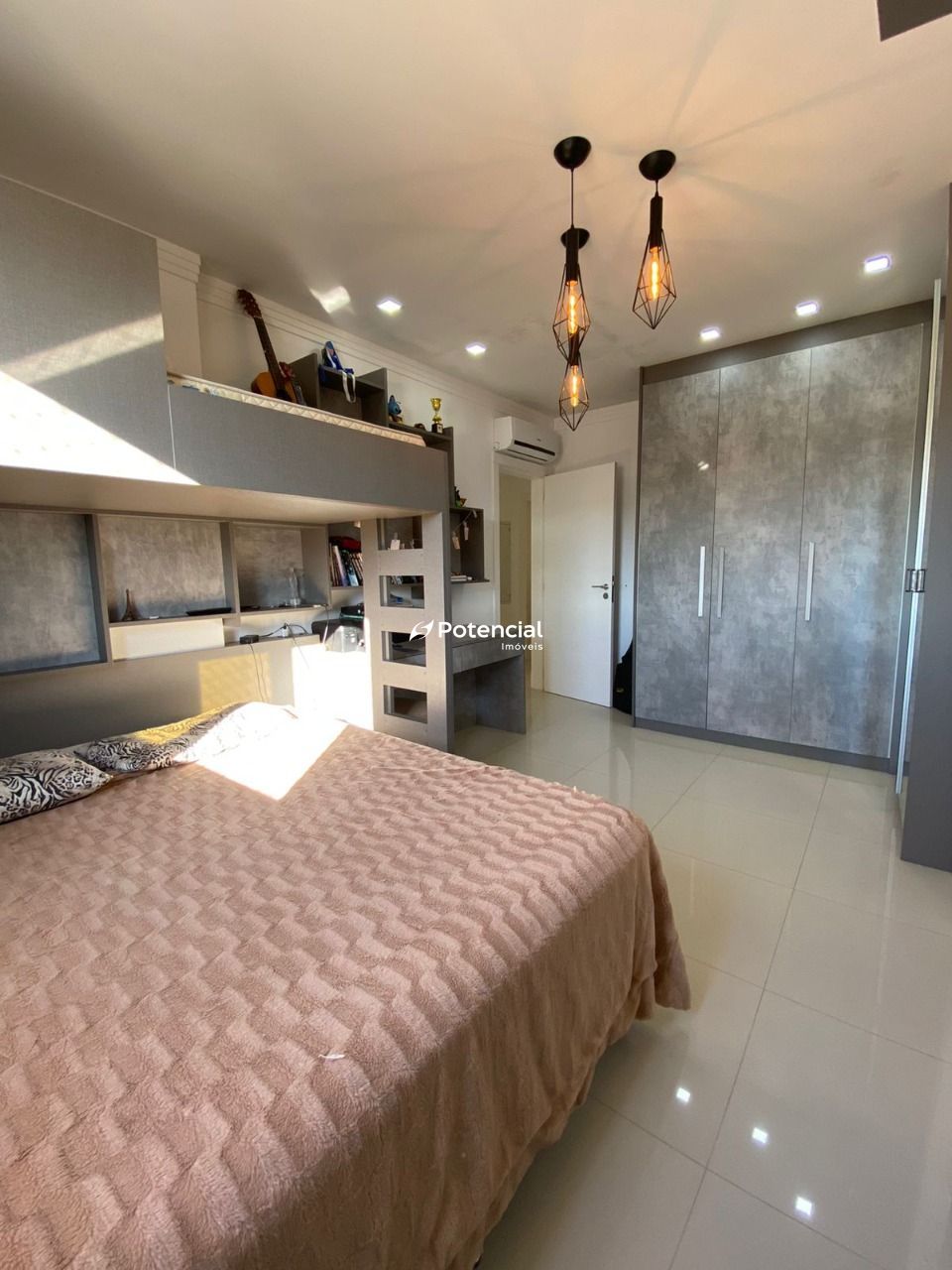 Suíte 2 com cama de casal e  uma cama de solteiro superior