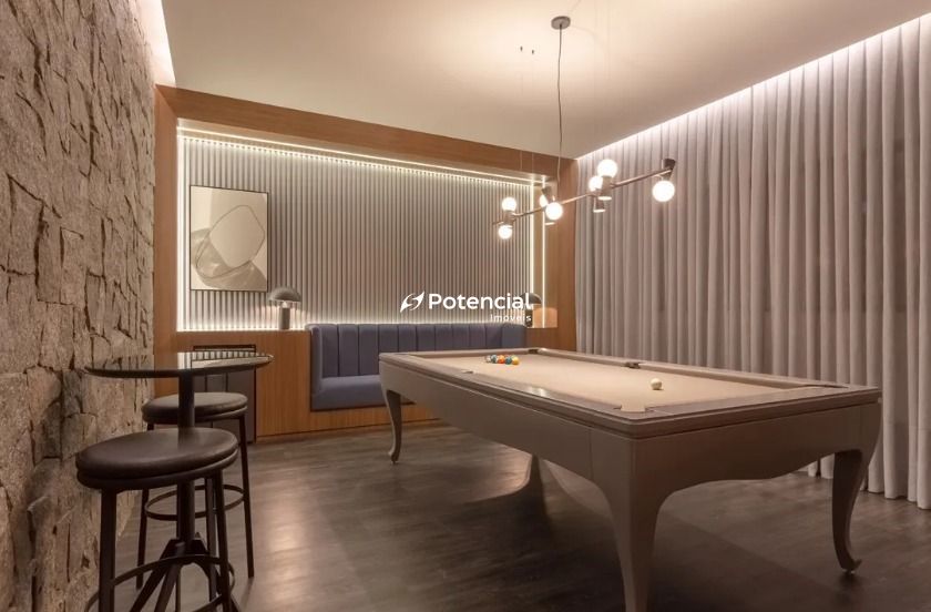 Sala de jogos com mesa de snooker l Black Piano Residence