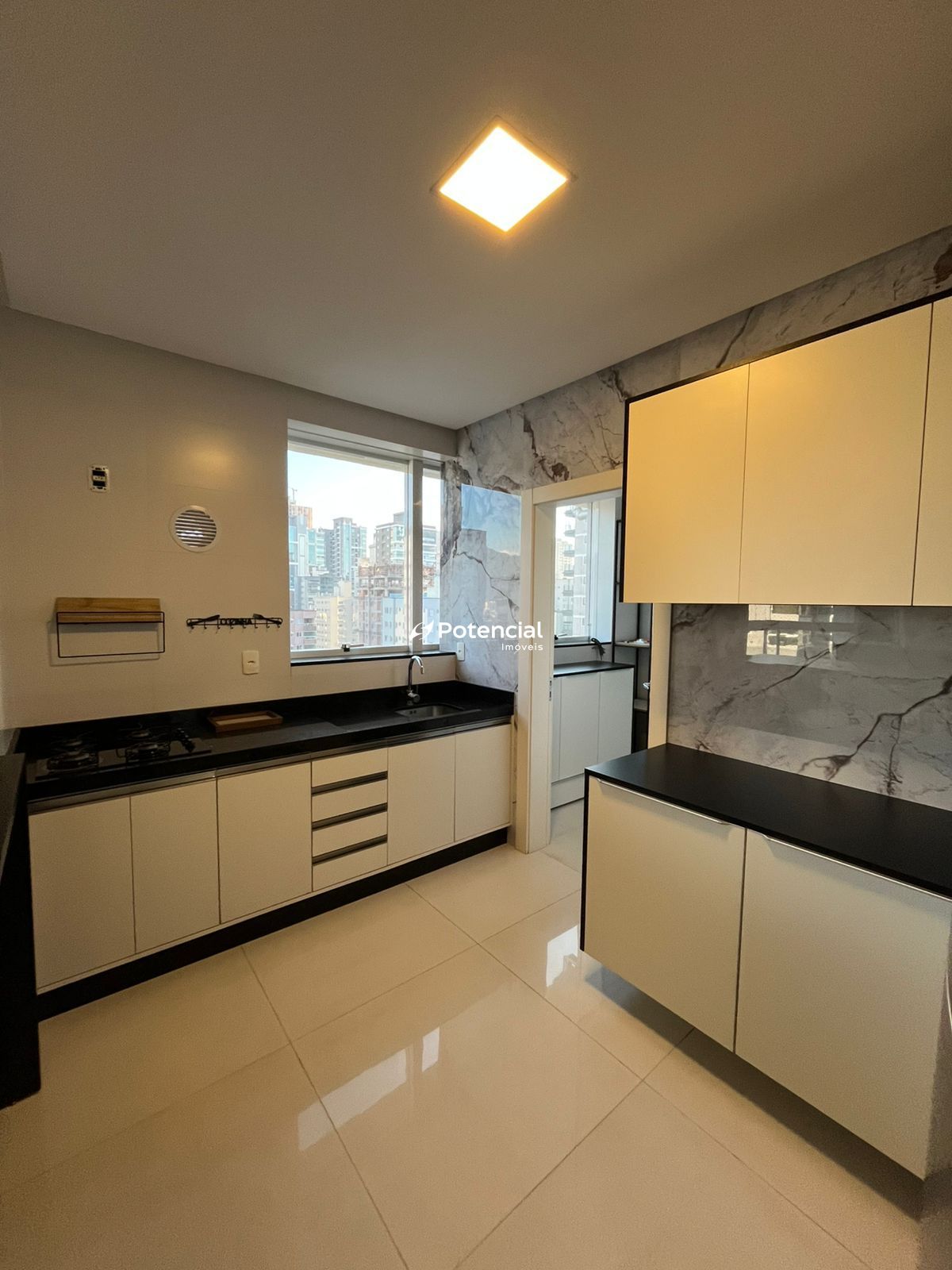 Imagem de Ocean Breeze | 3 suítes | Meia Praia - Itapema Imagem de Ocean Breeze | 3 suítes | Meia Praia - Itapema