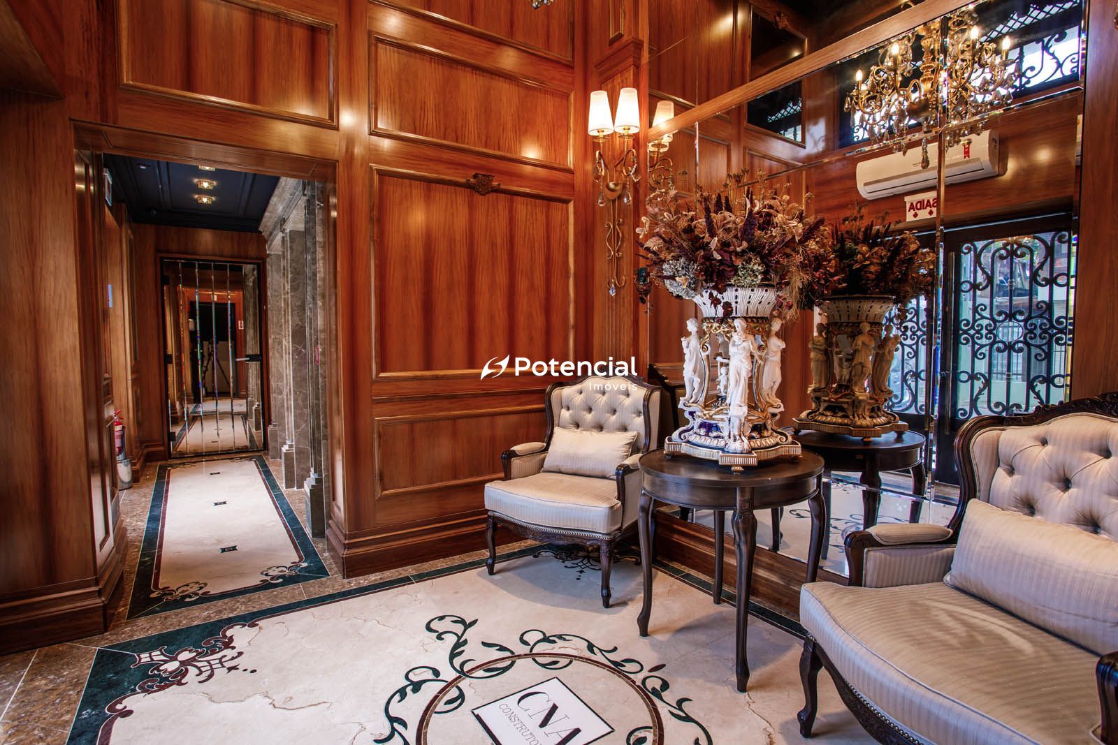 Hall de entrada finamente decorado Magnum Home