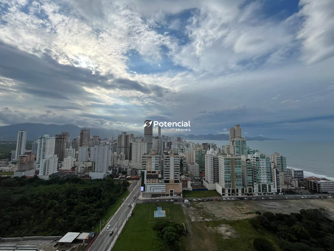 Imagem de Paramount Tower | 4 Suítes | Meia Praia - Itapema Imagem de Paramount Tower | 4 Suítes | Meia Praia - Itapema