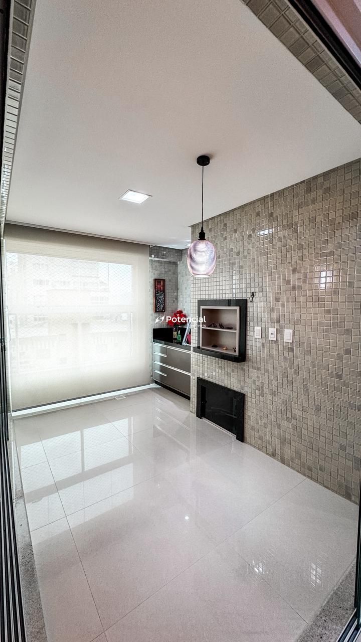 Sacada Com churrasqueira Sacada Com churrasqueira