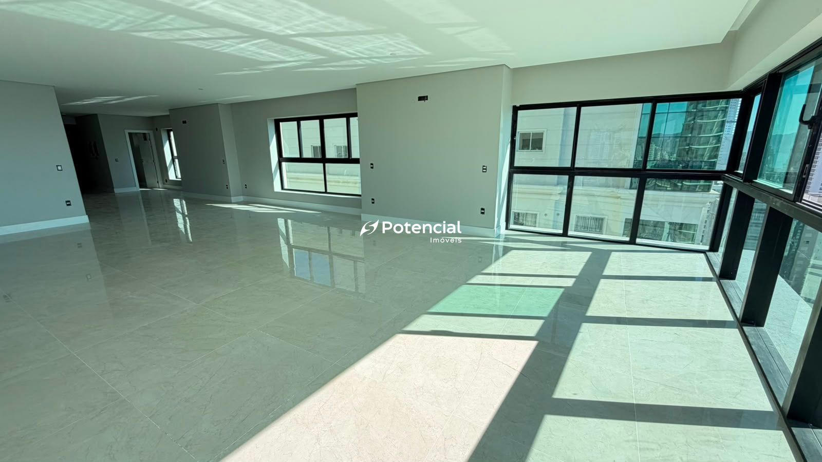 Imagem de Palácio Triunfo | 4 suítes | Meia Praia - Itapema Imagem de Palácio Triunfo | 4 suítes | Meia Praia - Itapema