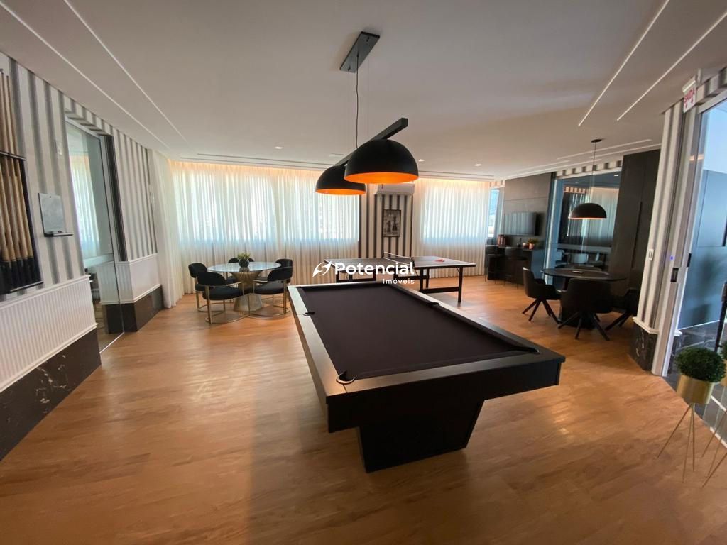 Sala de jogos com mesa de snooker l Arnou Teixeira de Mello Residence