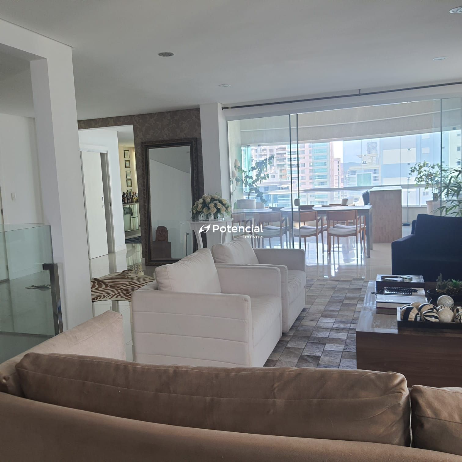 Imagem de COBERTURA DUPLEX NO RESIDENCIAL CANDIDO PORTINARI MEIA PRAIA - ITAPEMA/SC Imagem de COBERTURA DUPLEX NO RESIDENCIAL CANDIDO PORTINARI MEIA PRAIA - ITAPEMA/SC