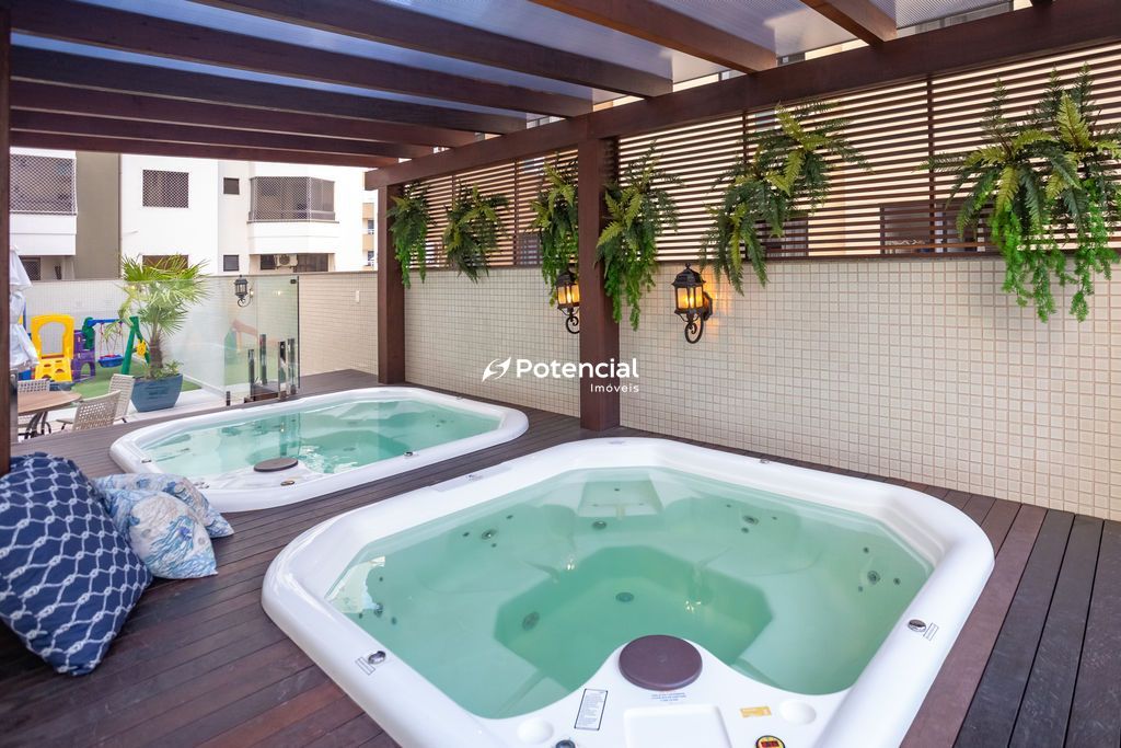 SPA externo com duas jacuzzis l Villa De Siena Residencial