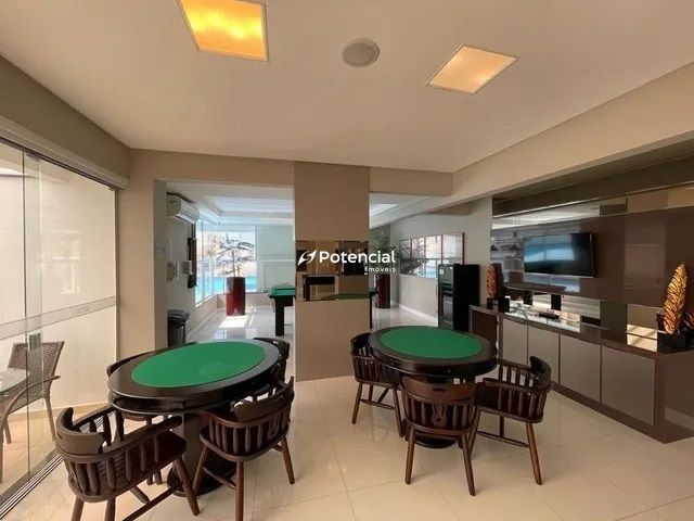 Sala de jogos com mesa de carteado Infinity Paradise Residence