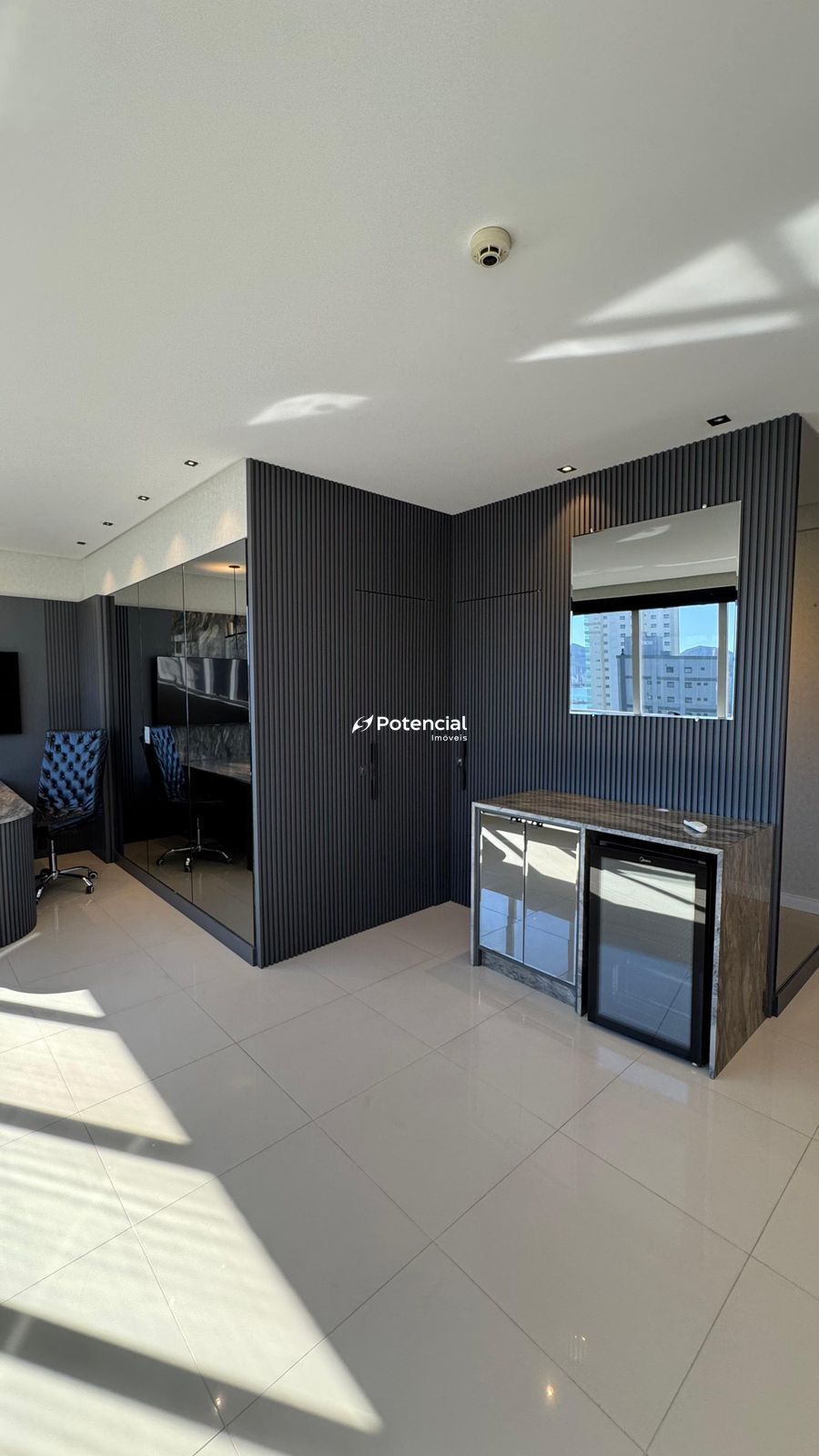 Imagem de Sala Comercial | 1 vaga de garagem | Meia Praia - Itapema Imagem de Sala Comercial | 1 vaga de garagem | Meia Praia - Itapema