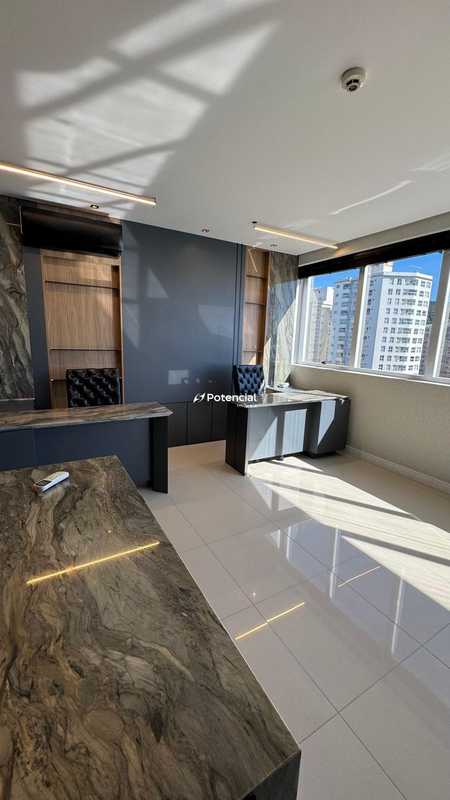 Imagem de Sala Comercial | 1 vaga de garagem | Meia Praia - Itapema Imagem de Sala Comercial | 1 vaga de garagem | Meia Praia - Itapema