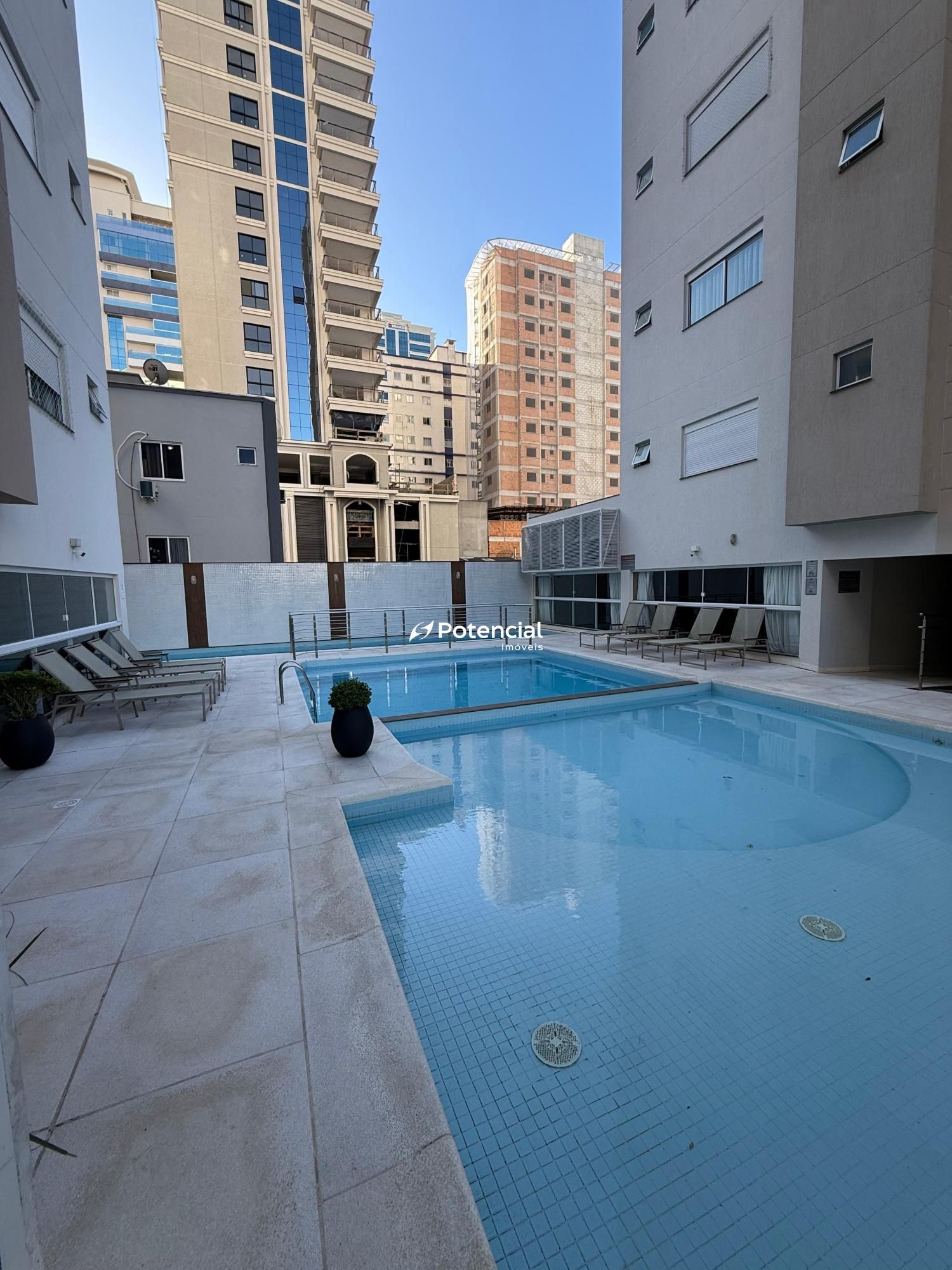 Piscina Adulta e Infantil Piscina Adulta e Infantil