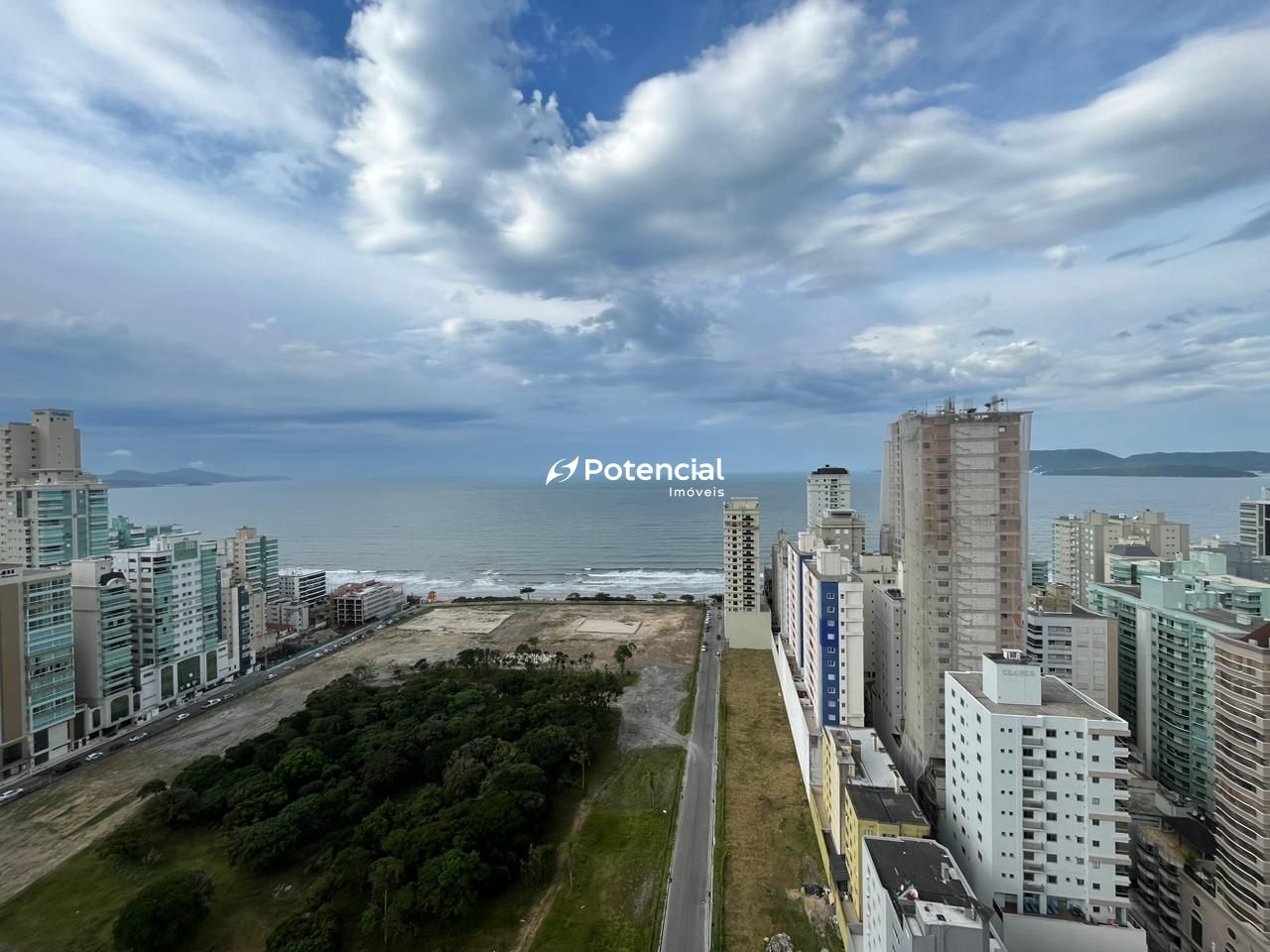 Imagem de Paramount Tower | 4 Suítes | Meia Praia - Itapema Imagem de Paramount Tower | 4 Suítes | Meia Praia - Itapema