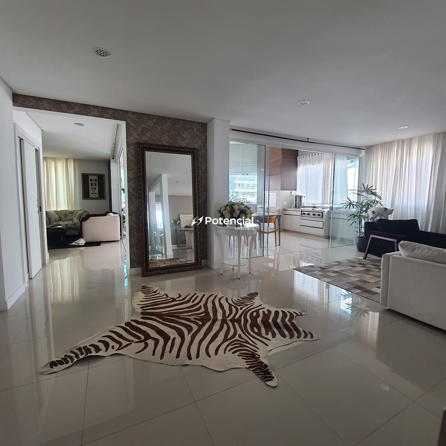 Imagem de COBERTURA DUPLEX NO RESIDENCIAL CANDIDO PORTINARI MEIA PRAIA - ITAPEMA/SC Imagem de COBERTURA DUPLEX NO RESIDENCIAL CANDIDO PORTINARI MEIA PRAIA - ITAPEMA/SC