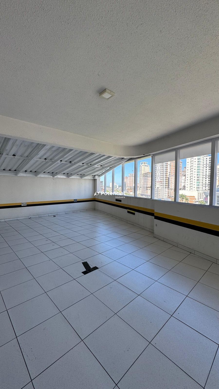 Imagem de Sala Comercial | 1 vaga de garagem | Meia Praia - Itapema Imagem de Sala Comercial | 1 vaga de garagem | Meia Praia - Itapema