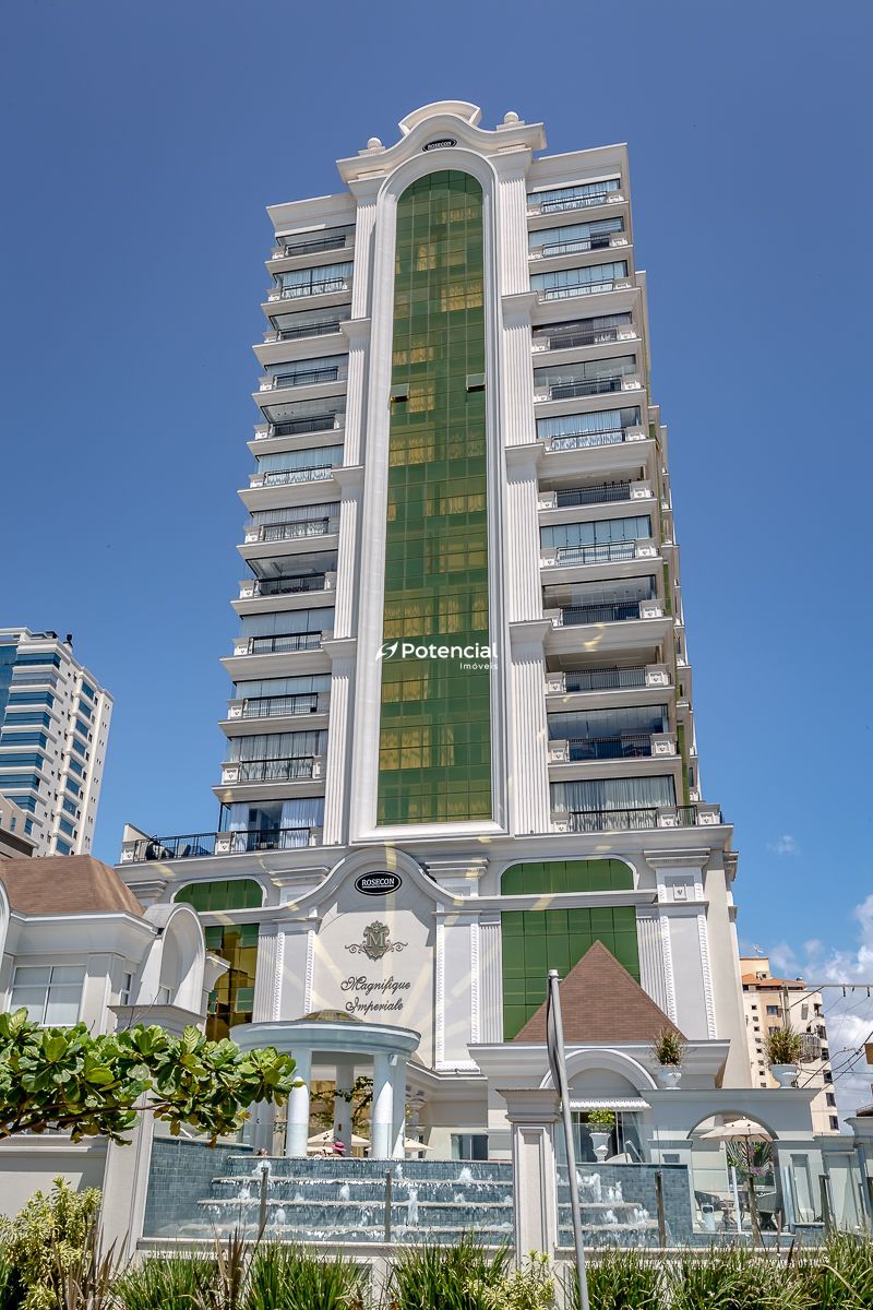 Vista da fachada de frente para o calçadão da Meia Praia l Residencial Magnifique Imperiale