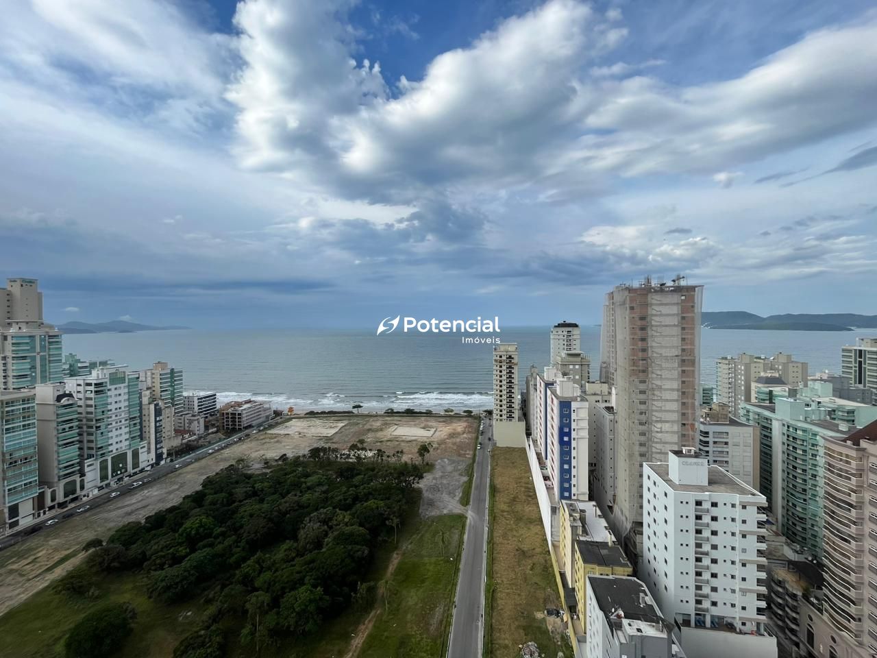 Imagem de Paramount Tower | 4 Suítes | Meia Praia - Itapema Imagem de Paramount Tower | 4 Suítes | Meia Praia - Itapema
