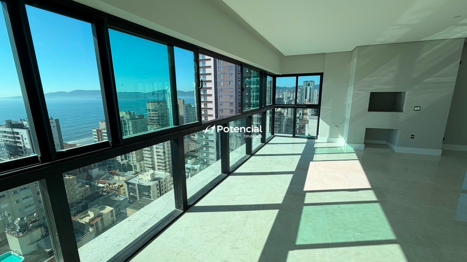 Imagem de Palácio Triunfo | 4 suítes | Meia Praia - Itapema Imagem de Palácio Triunfo | 4 suítes | Meia Praia - Itapema