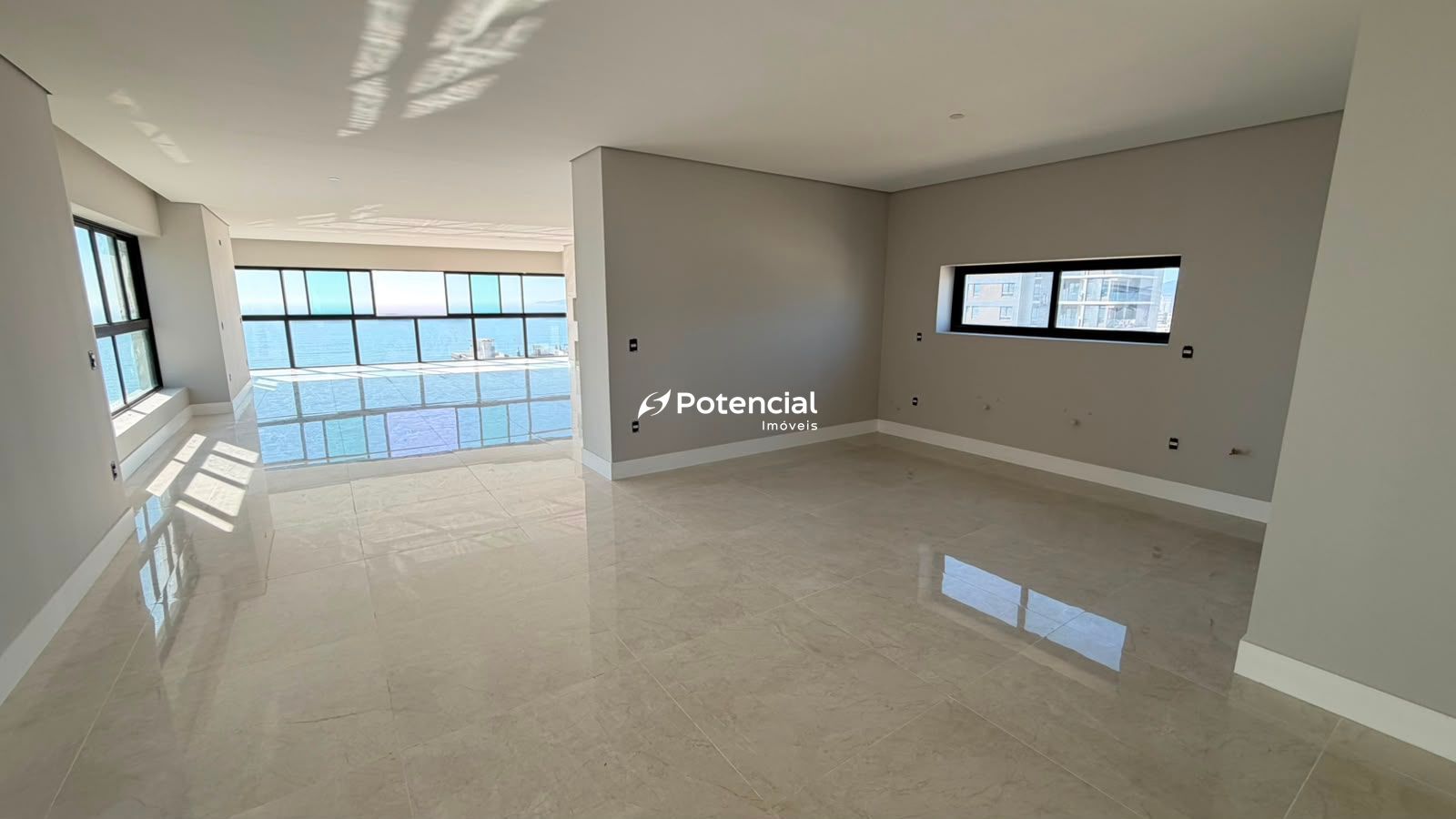 Imagem de Palácio Triunfo | 4 suítes | Meia Praia - Itapema Imagem de Palácio Triunfo | 4 suítes | Meia Praia - Itapema