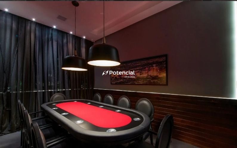 Mesa de poker l La Lumiere Residence Mesa de poker l La Lumiere Residence