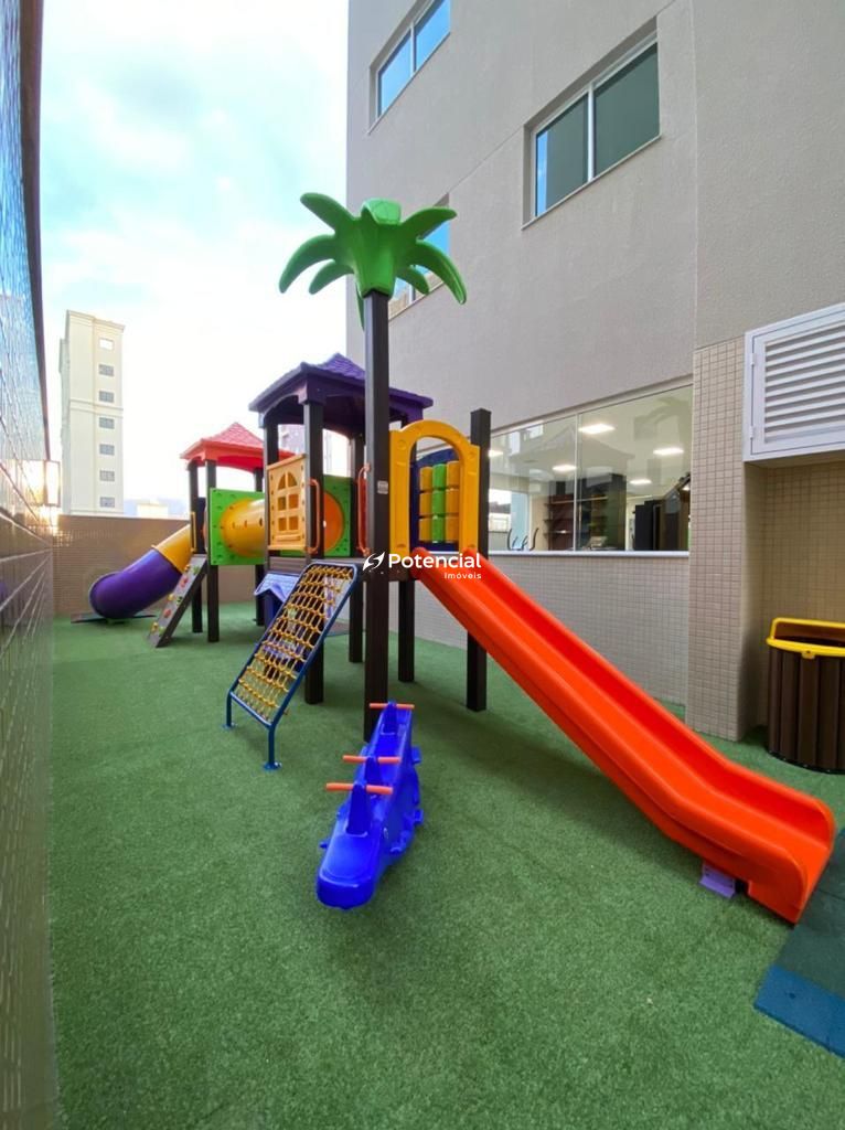 Playground infantil externo com escorregador Porto Vila Residence