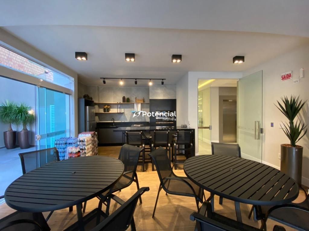 Mesas de apoio ao espaço gourmet Porto Vila Residence