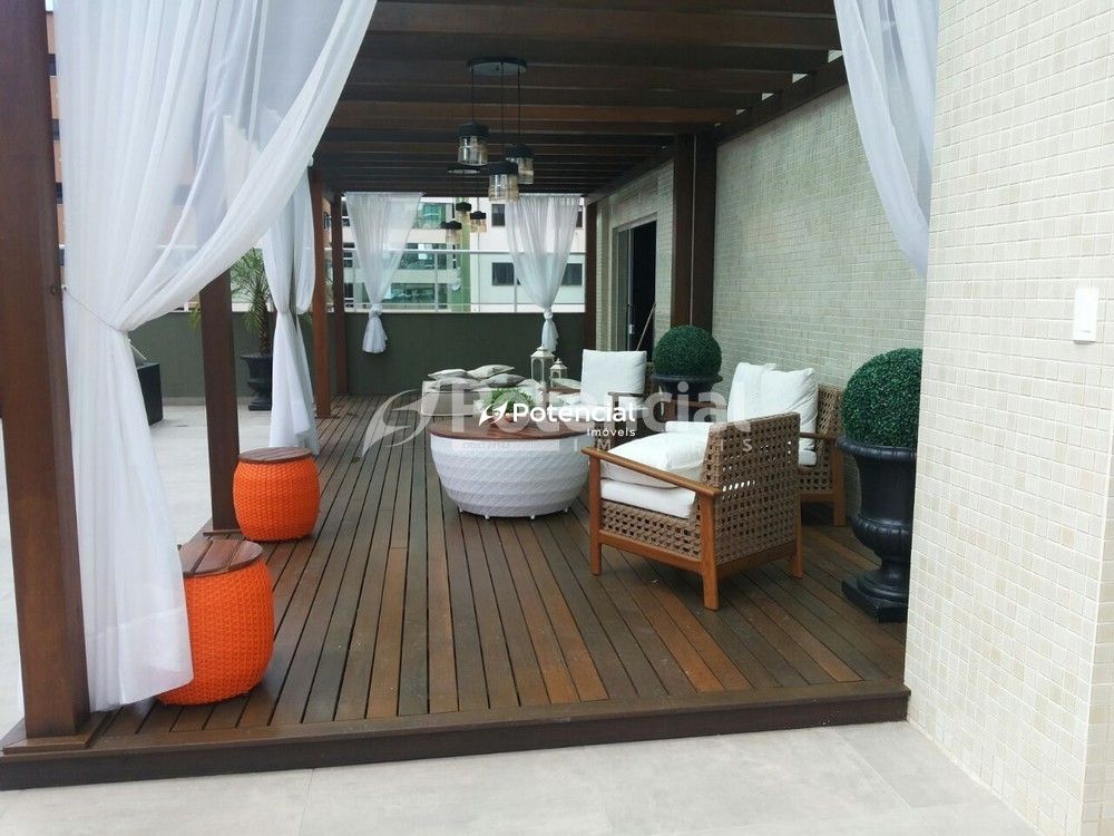 Espaço zen com pergolado e poltronas Residencial Província Di Vicenza Espaço zen com pergolado e poltronas Residencial Província Di Vicenza