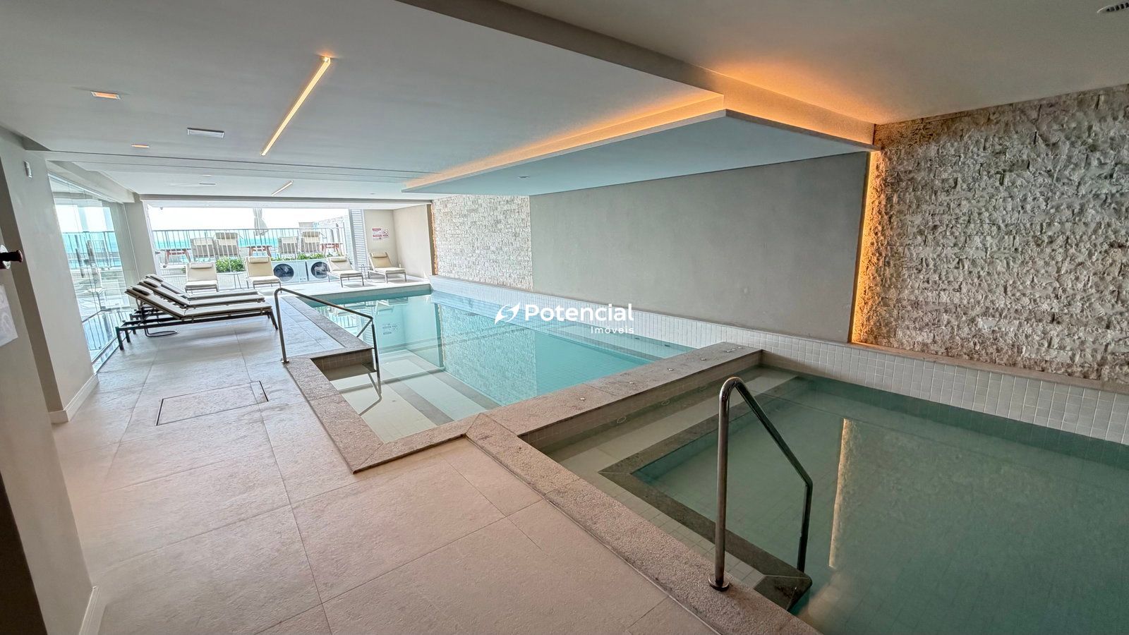 Piscina coberta Piscina coberta