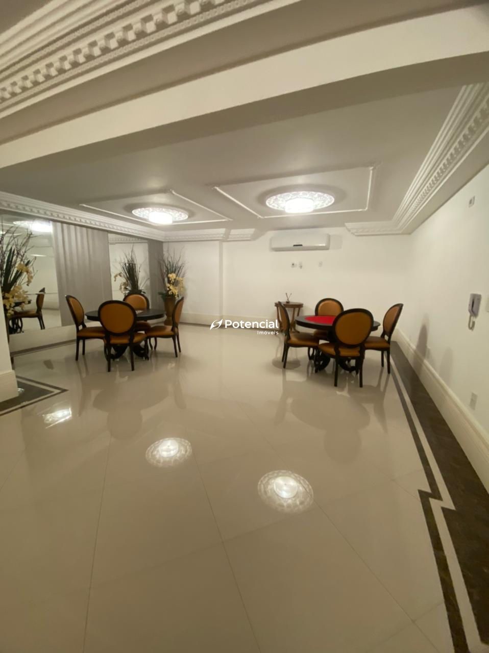 Sala de jogos com mesa de carteado Villa Provence Residence