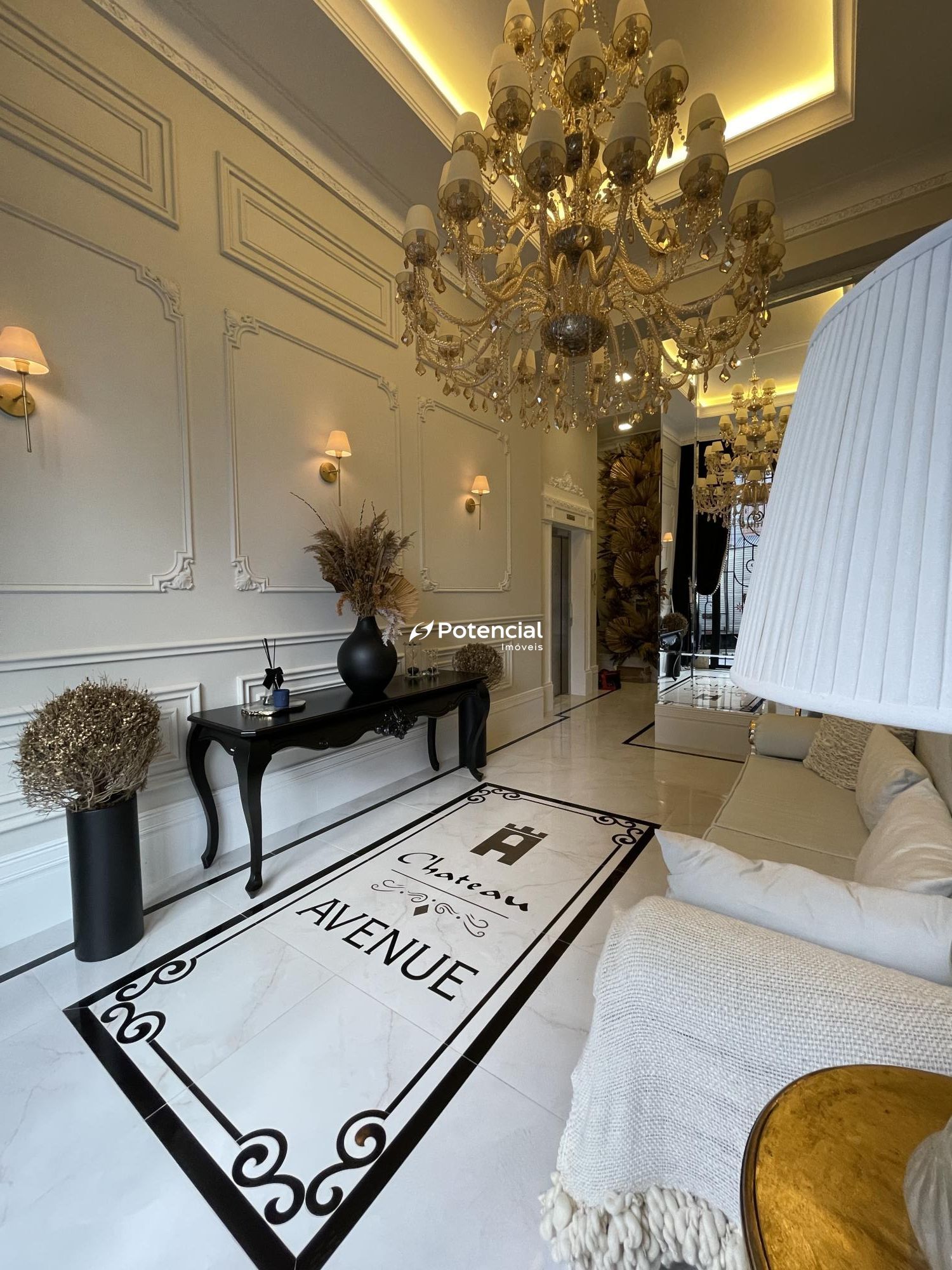 Hall de entrada - Chateau Avenue Residence Hall de entrada - Chateau Avenue Residence